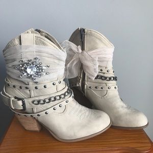 Buckle Tootsie Boot